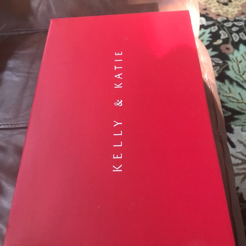 NIB Kelly & Katie Mayla Sandals 10M